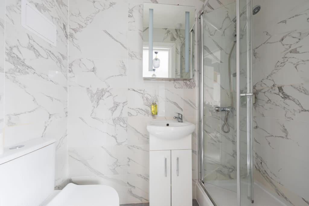 Victorian Beauty With Private Toilet And Shower Near Tube Station Londres Exterior foto